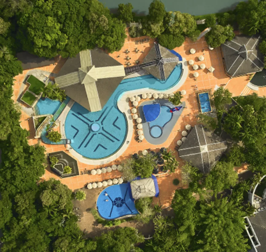Vista aérea das piscinas termais