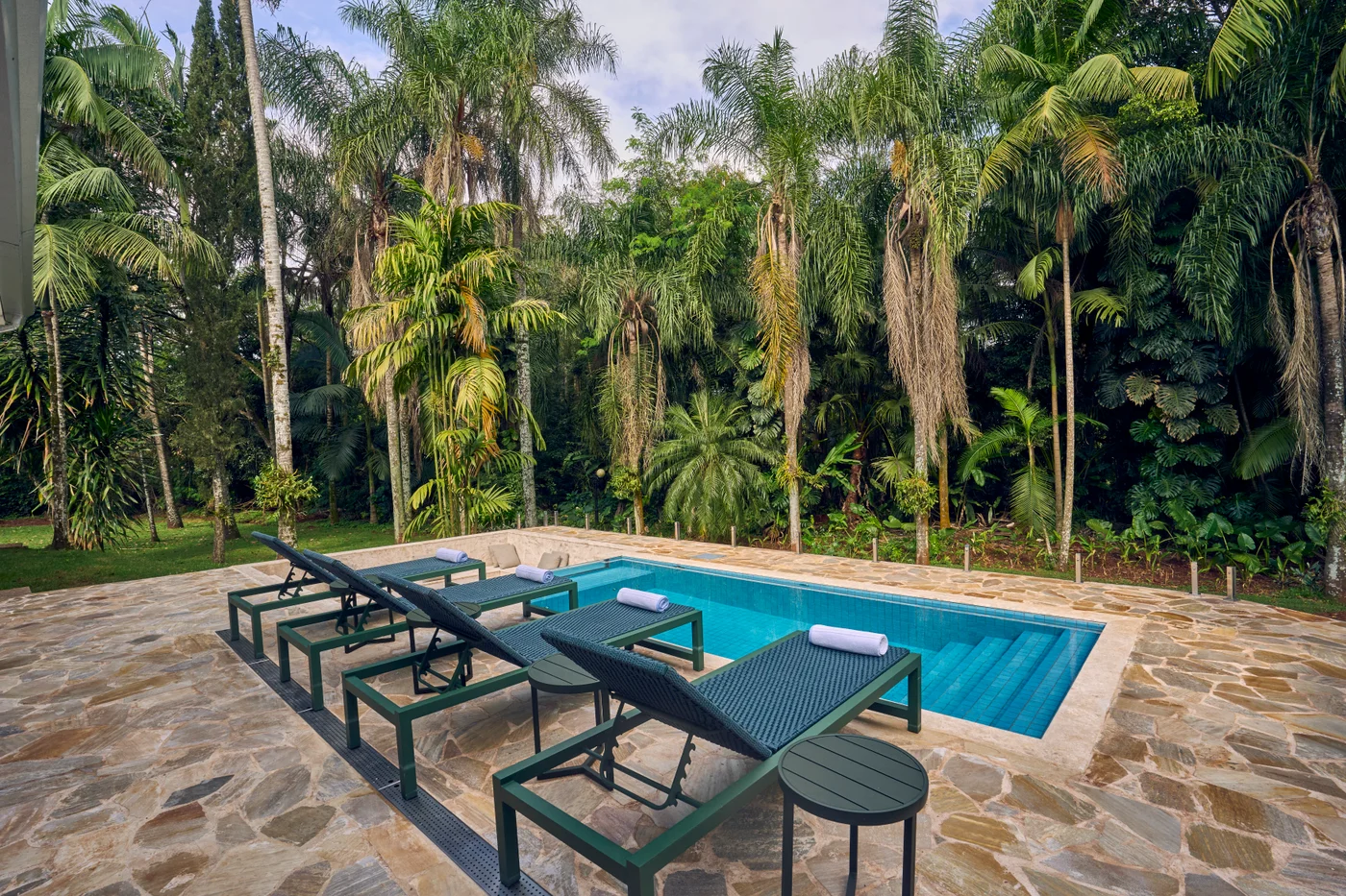 Casa Jurema Imperial — piscina e jardim