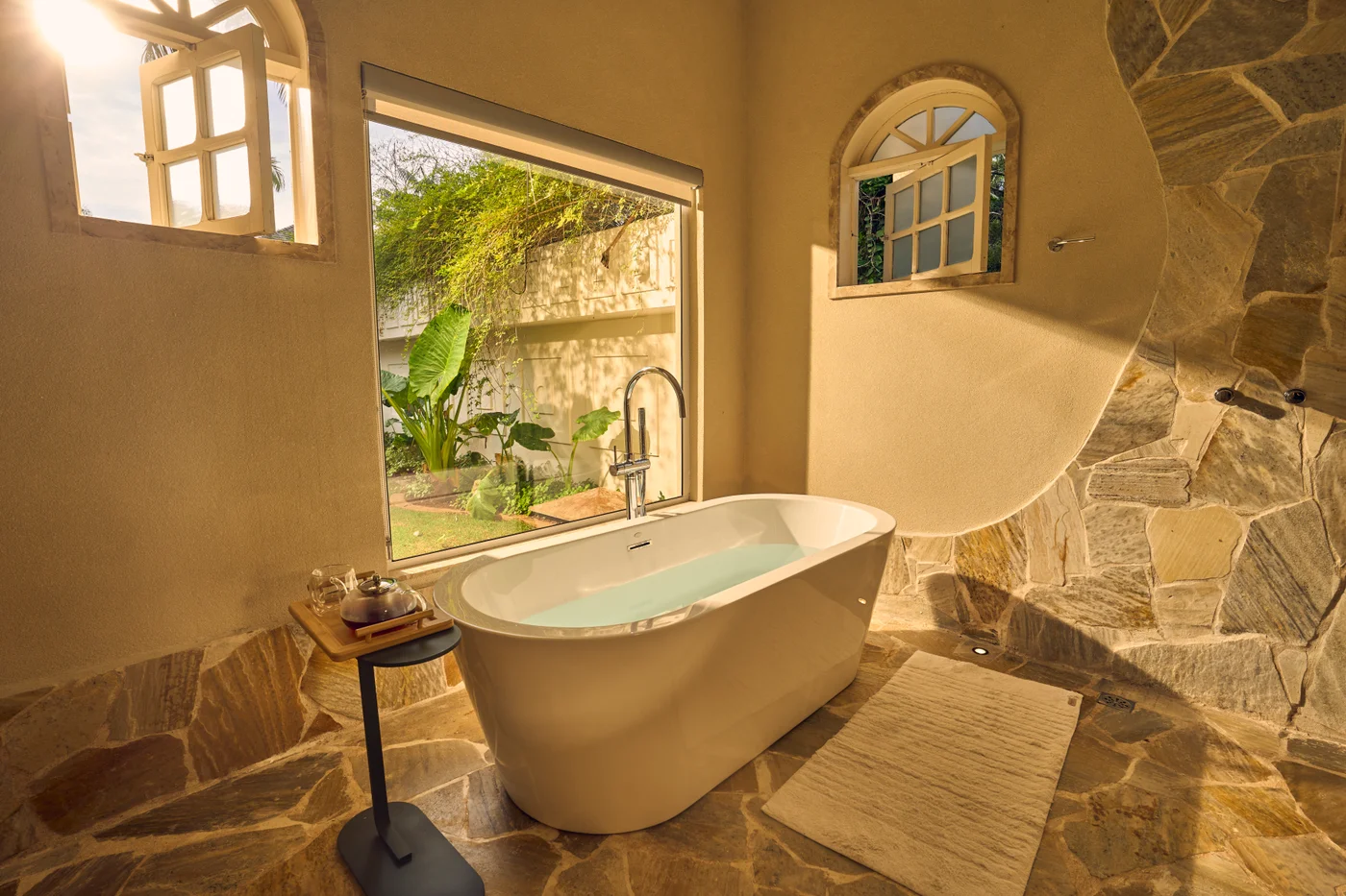 Casa Jurema Imperial — banheiro com vista para o jardim