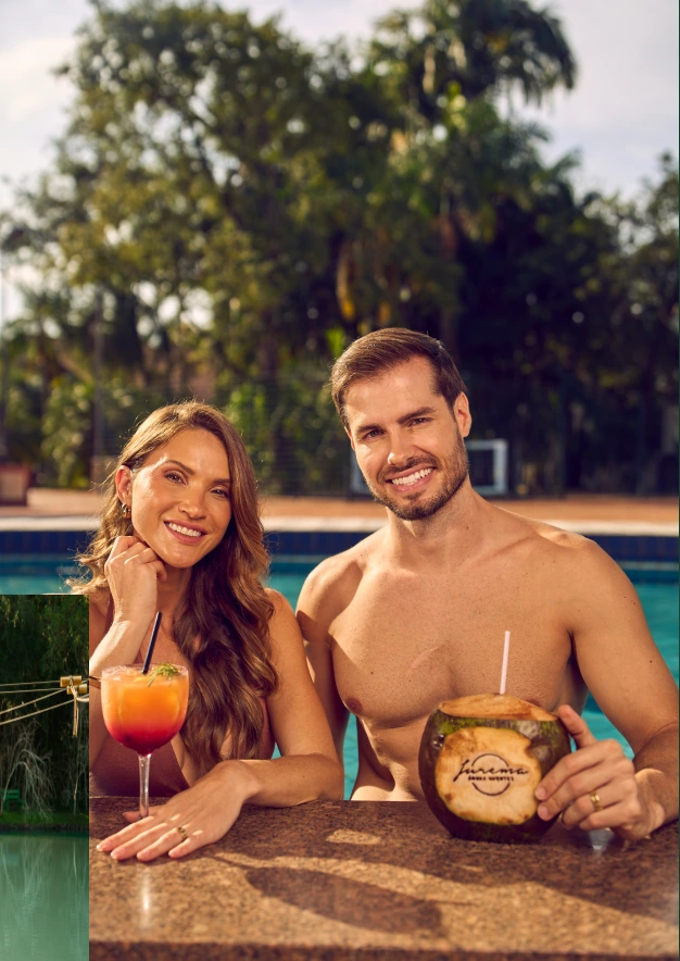 Casal na piscina do Lagos de Jurema