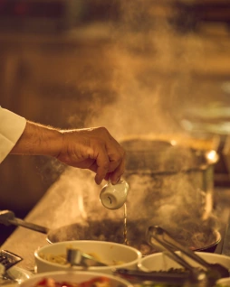 Preparo na cozinha do restaurante